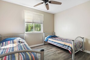 4 bedrooms, free WiFi, bed sheets