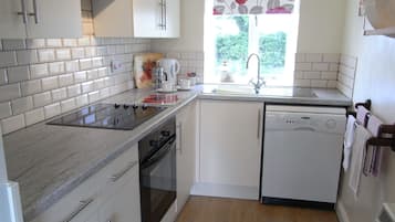Cottage, 2 Bedrooms (Daleview Cottage) | Private kitchen | Fridge, coffee/tea maker, electric kettle, cookware/dishes/utensils