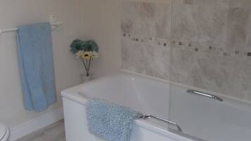 村舍, 3 间卧室 (Granary Cottage) | 浴室 | 吹风机、毛巾