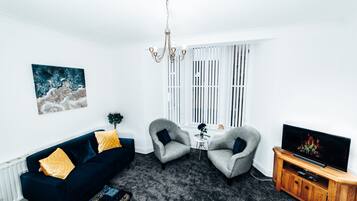 Apartment, Ensuite | Lounge