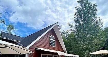 CATSKILLS Modern Cabin Brookside
