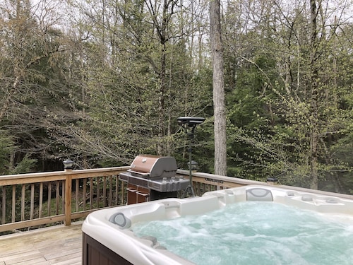 CATSKILLS Modern Cabin Brookside