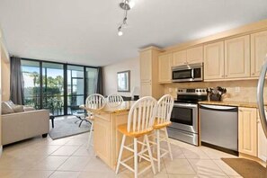 Mikrowelle, Ofen, Herdplatte, Geschirrspüler