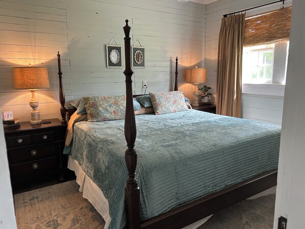 3 bedrooms, travel cot, WiFi