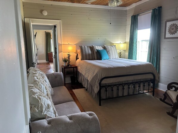 3 bedrooms, travel cot, WiFi