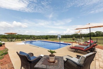 Private pool, HotTub & outdoor fire pit with spectacular mountain & farm views