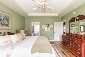 4 habitaciones, tabla de planchar con plancha y cuna de viaje