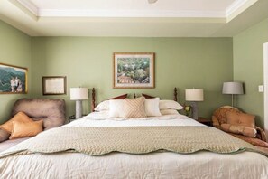 4 bedrooms, iron/ironing board, travel crib, free WiFi