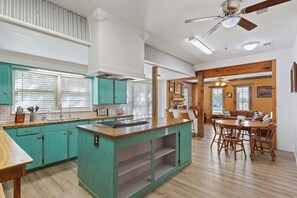 冰箱、微波炉、烤箱、炉灶