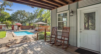 Villa 30 mins to Waco - Private Pool, Hot Tub, Gym and Fire Ring