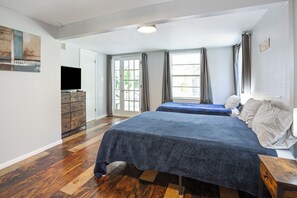 4 bedrooms, iron/ironing board, travel cot, free WiFi