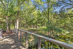 Property grounds - Villa 30 mins to Waco - Private Pool, Hot Tub, Gym and Fire Ring (Gatesville)