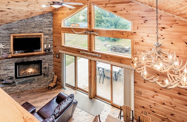 Interior - Cabin near Leota Trails (Harrison)