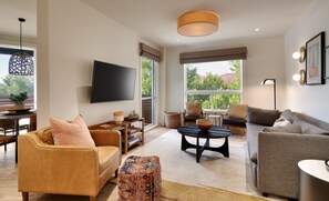 36-inch flat-screen TV with satellite channels, TV - Gravity Haus Moab (Moab)