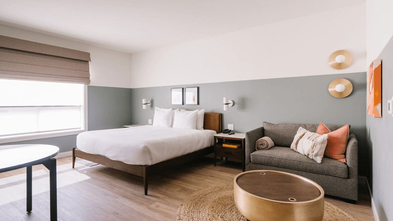 华丽客房, 无烟房, 山景 | 高档床上用品、记忆海绵床垫、客房内保险箱、办公桌