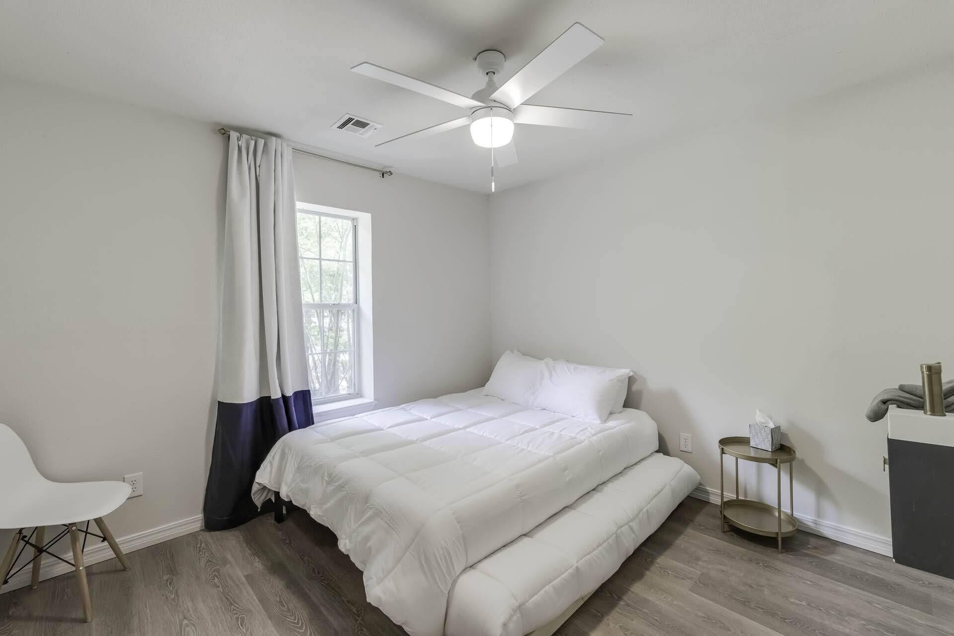 5 bedrooms, iron/ironing board, WiFi, bed sheets