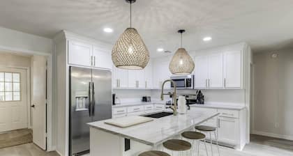 Secluded Lake Tenkiller Cabin | 2 Acres | Sleeps16