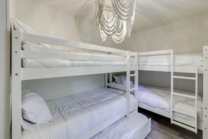 5 bedrooms, iron/ironing board, WiFi, bed sheets - Secluded Lake Tenkiller Cabin | 2 Acres | Sleeps16 (Cookson)