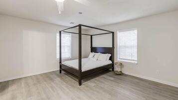 5 bedrooms, iron/ironing board, WiFi, bed sheets