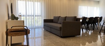 Beachfront with Rooftop