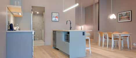 Loft, 1 King Bed | Private kitchen