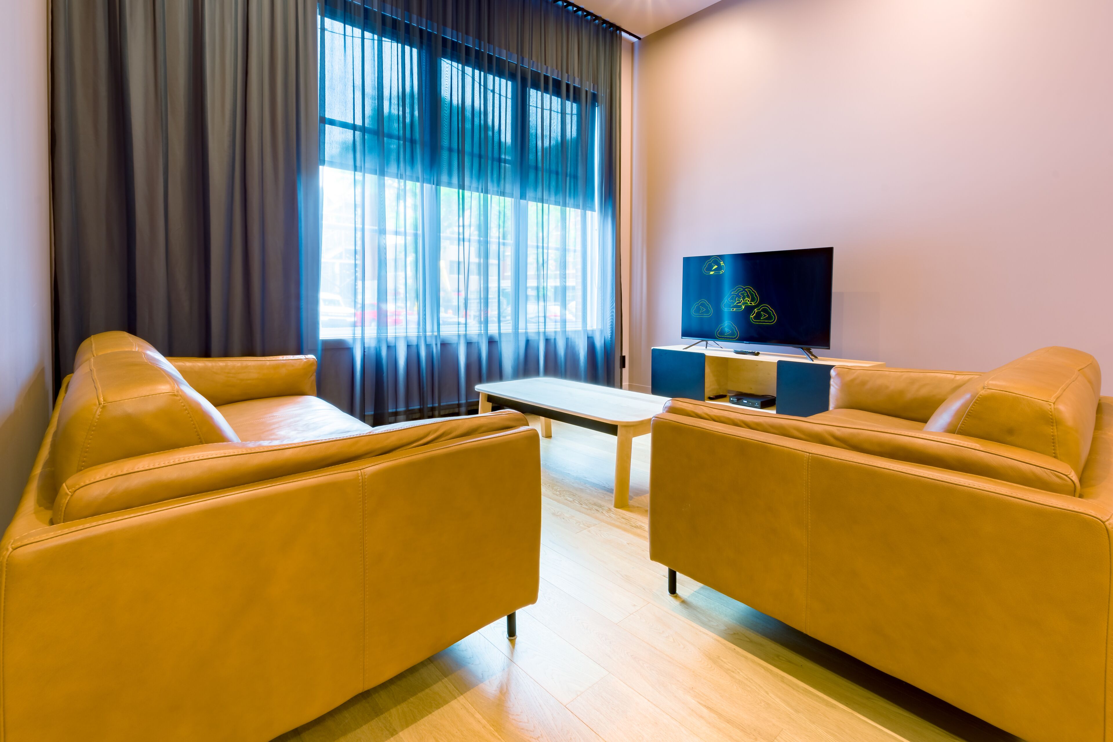 Loft, 1 King Bed | Living area | Smart TV