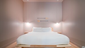 Loftsrom, 1 kingsize-seng | 1 soverom, strykejern/-brett, reiseseng for barn og wi-fi (inkludert)