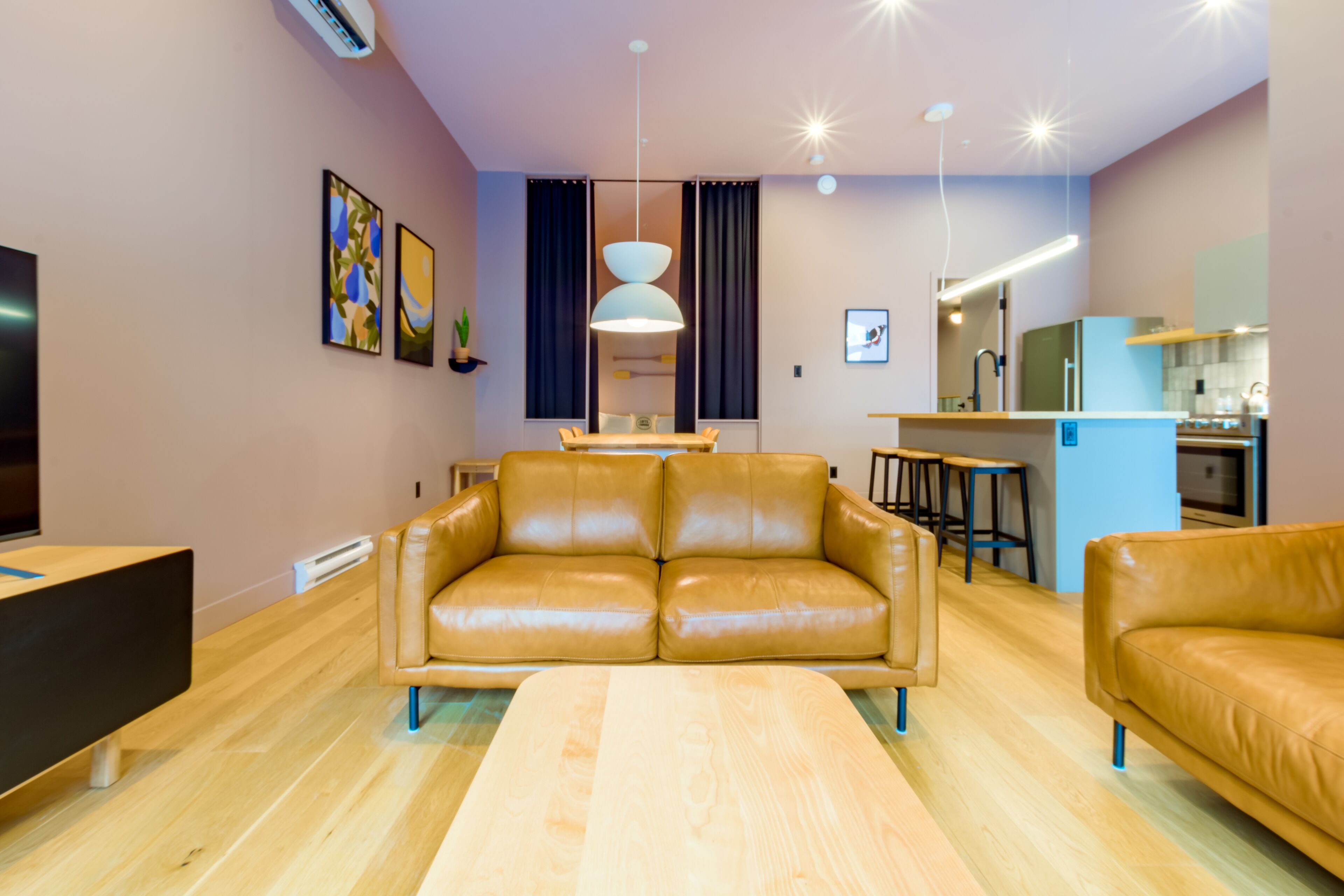 Loft, 1 King-Bett | Wohnbereich | Smart-TV