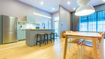 City Apartment | Private kitchen | Full-sized fridge, microwave, oven, stovetop