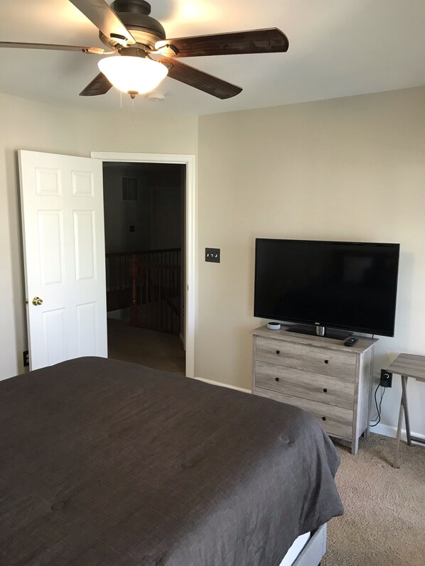 1 bedroom, WiFi, bed sheets - Simple Serenity (Fredericksburg)