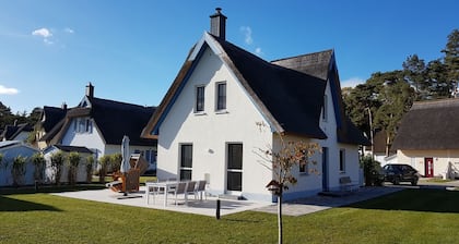"Käptn 9a" thatched-roof villa with 105 sqm, sauna, fireplace, beach chair, double parking space