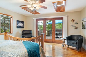 5 bedrooms, desk, iron/ironing board, travel cot