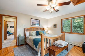 5 عدّة غرف نوم ومكتب ومكواة/لوح كي وسرير سفر