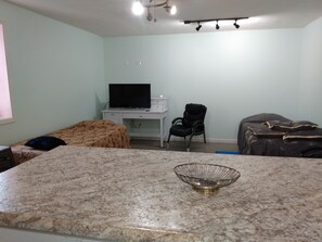 1 bedroom, iron/ironing board, free WiFi, bed sheets - Narcissus Place-non smoking (Thornville)