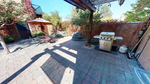 Outdoor dining - This deluxe Spanish-style 4-bedroom home offers the best of Bozeman! (Bozeman)