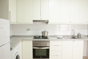 Refrigerador, microondas, horno y lavavajillas