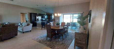 Una Smart TV, una impresora