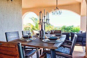 Outdoor dining - Charming 3 bedroom villa with pool surrounded by greenery (Kaštelir)