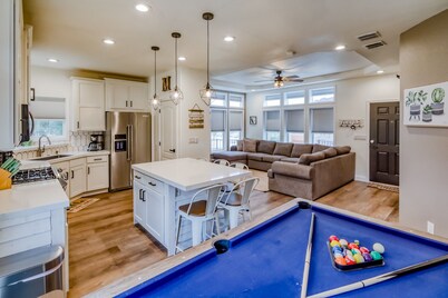 !!!NEW HOME AMAZING RIVER VIEWS!!!EXPERIENCED HOST PRIVATE BEACH & LAUNCH RAMP