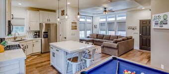 !!!NEW HOME AMAZING RIVER VIEWS!!!EXPERIENCED HOST PRIVATE BEACH & LAUNCH RAMP