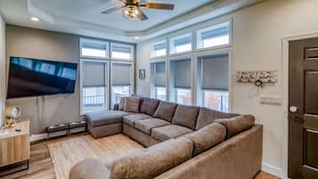 Smart-TV, Kamin, DVD-Player, Tischfußball