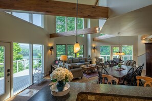 Televisor intel·ligent, reproductor de DVD, llibres i videoteca 