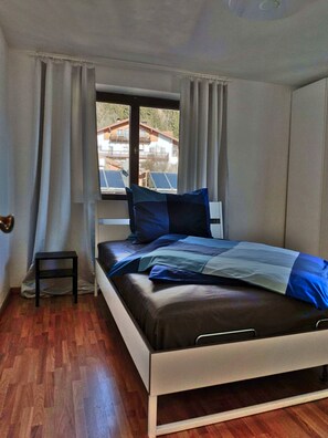 2 slaapkamers, een strijkplank/strijkijzer, gratis wifi, beddengoed