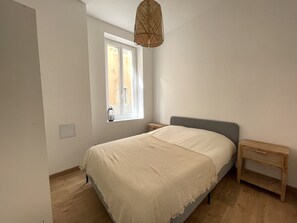 1 chambre, fer et planche à repasser, Wi-Fi gratuit, draps fournis