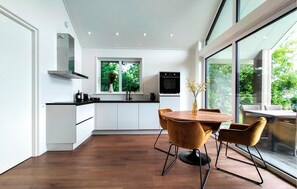 Fridge, oven, stovetop, dishwasher - Stunning home in Oosterwolde (Oosterwolde)