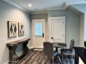 Dining - 50 Stock Farm Rd - Charming Old Town Bluffton (Bluffton)