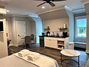 1 bedroom, free WiFi, bed sheets - 50 Stock Farm Rd - Charming Old Town Bluffton (Bluffton)