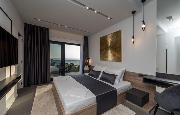 4 chambres, coffres-forts dans les chambres, lit parapluie