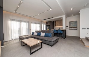 TV, fireplace, foosball, table tennis - Cozy home in Lun with sauna (Lun)