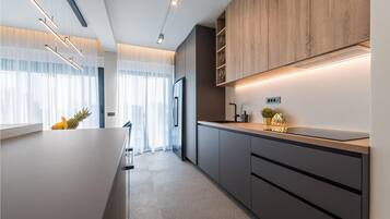 Coffee/tea maker, fridge, microwave, oven